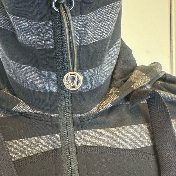 LULULEMON Stride Define Black and Gray Jacket - Picture 9 of 13